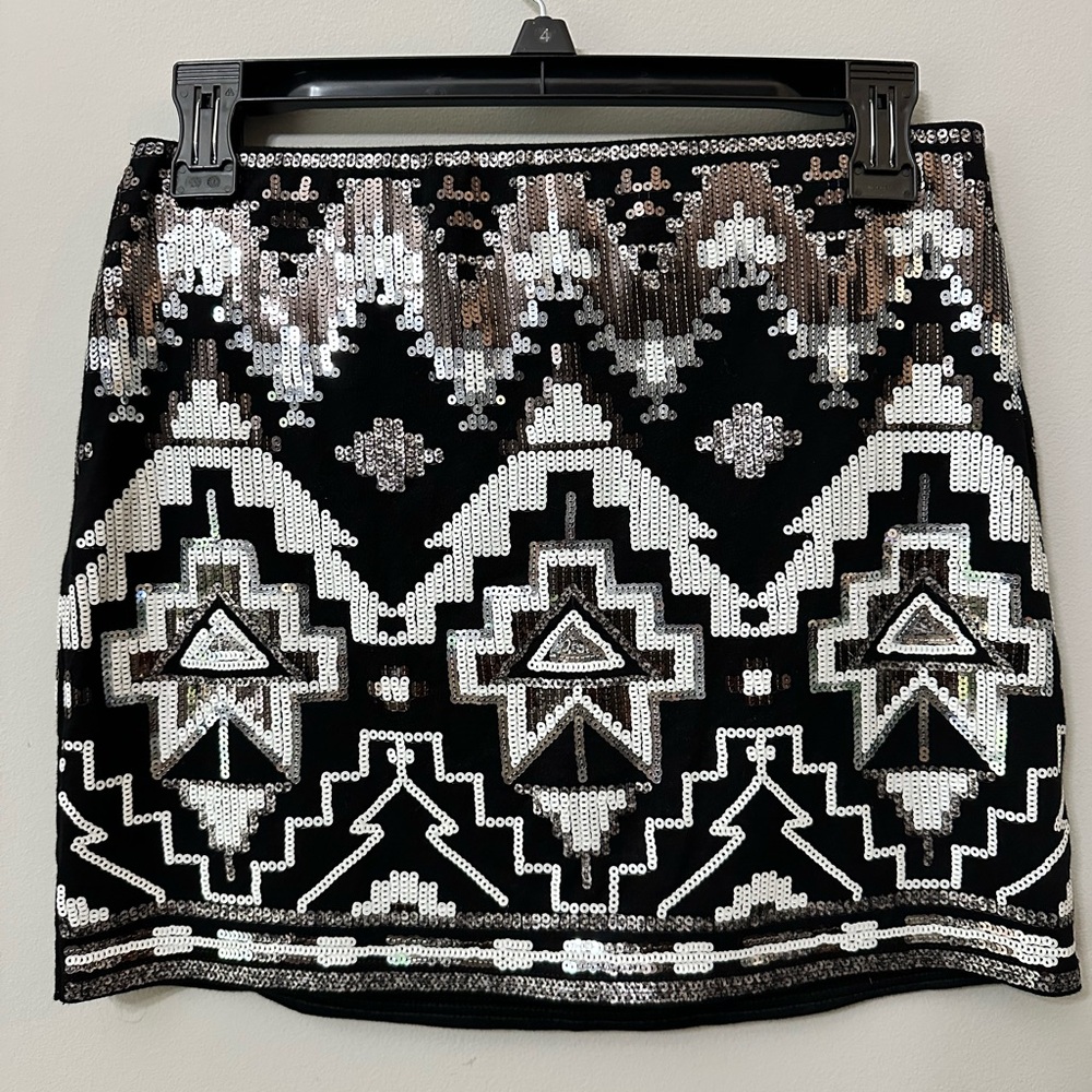 Express Women’s Aztec Print Sequin Mini Skirt in Black and Silver Size XS NWT